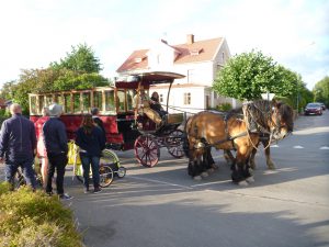 Charlie med omnibuss o tre Ardenner Hova